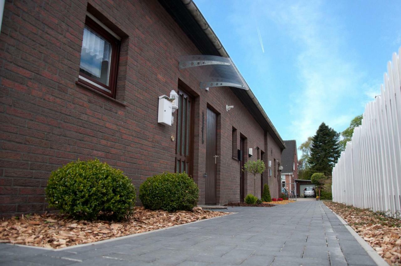 Ferienhaus Kleine Oase Varel Bagian luar foto
